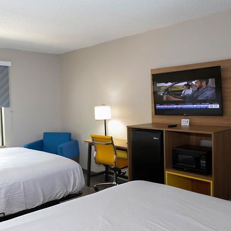 Days Inn By Wyndham Фармвилл Экстерьер фото