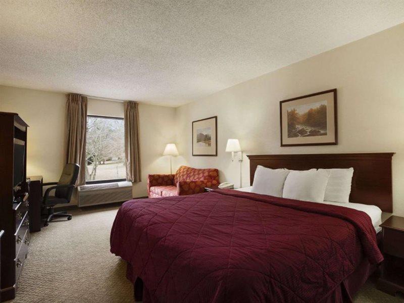 Days Inn By Wyndham Фармвилл Экстерьер фото